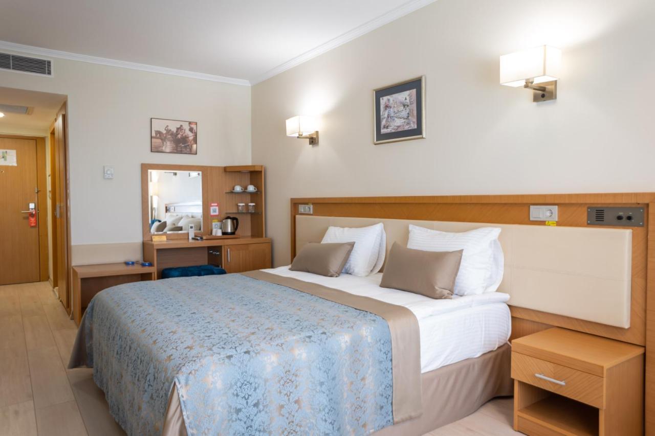 Patalya Lakeside Resort Hotel Golbası Екстериор снимка
